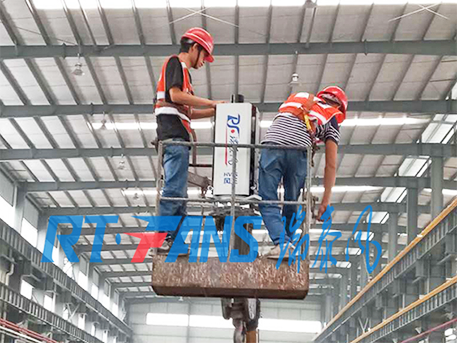 注塑車間大型工業(yè)吊扇安裝，瑞泰風(fēng)一步到位